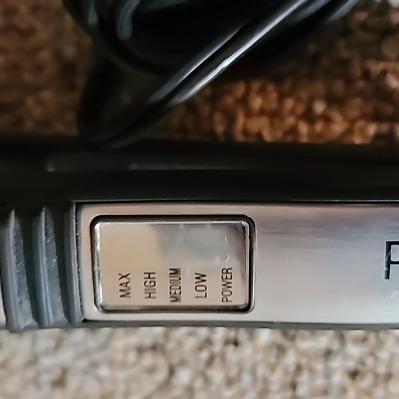 Gently loved Revlon hair dryer and Conair Platinum Flat Iron / Straightener Deal - Picture 9 of 13